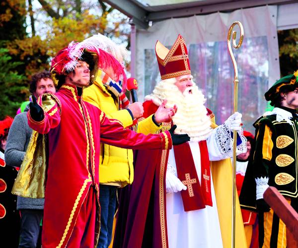 Almelose inbreng centraal in Sinterklaasvoorstelling in Theaterhotel Almelo