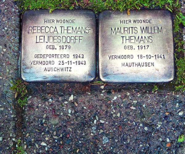 Struikelend langs Stolpersteine
