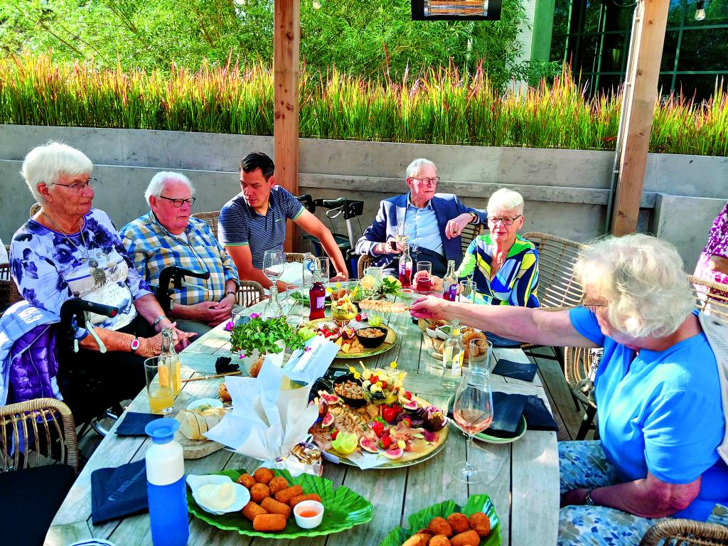 Het feest werd uitgebreid gevierd op het terras bij het Theaterhotel