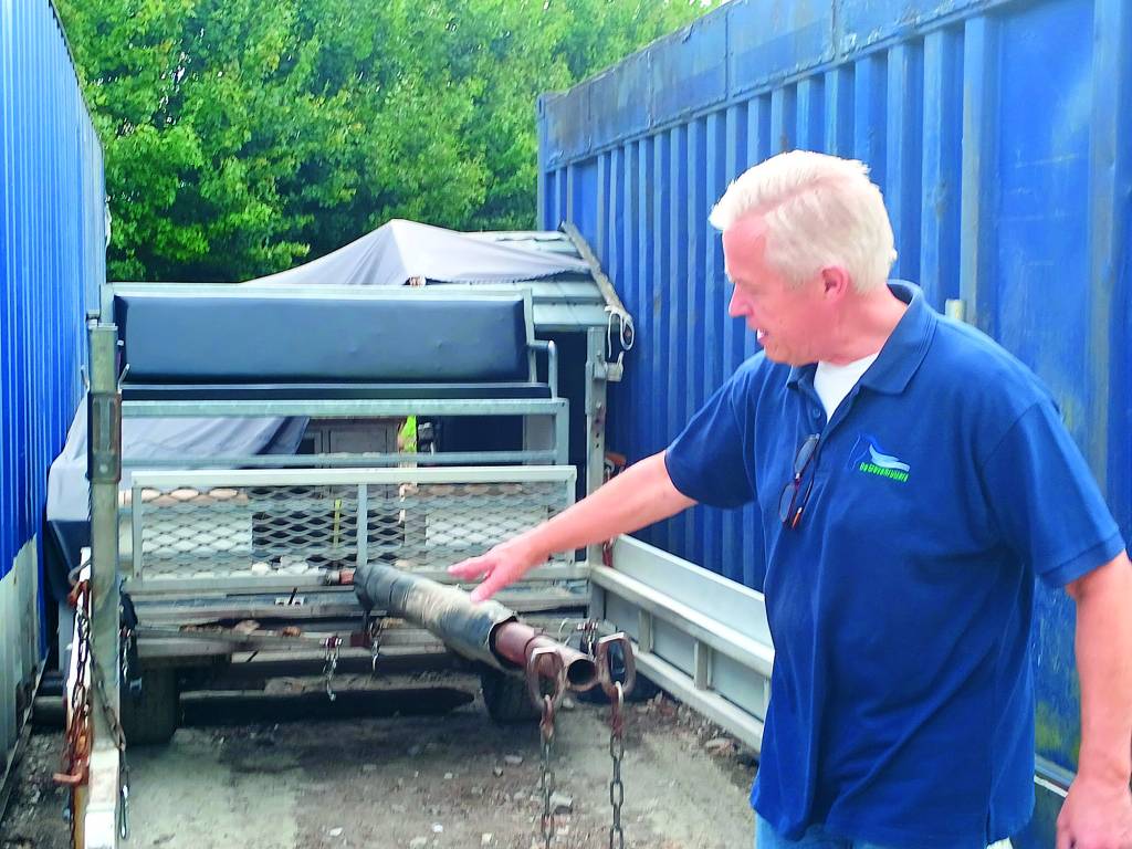 Peter van Heeteren legt uit hoe het huifbedrijden in zijn werk gaat.