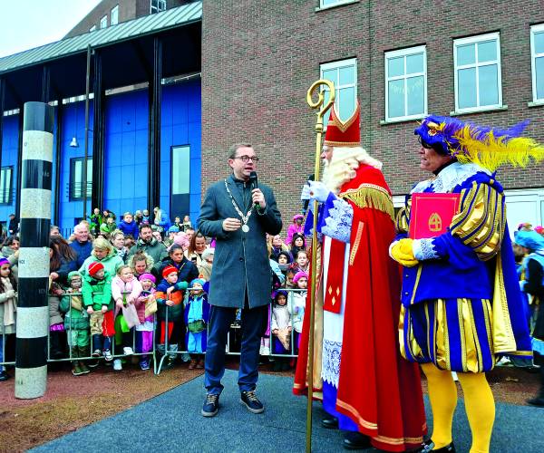 Al ging de brug wat later open, Sint is toch gekomen