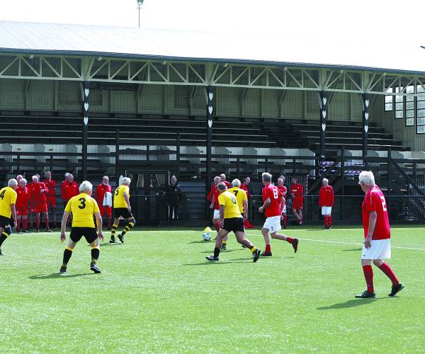 Walking football toernooi bij Oald Stars AVC Heracles