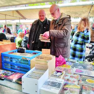 Weer een grootse en gezellige boekenmarkt op Hemelvaartsdag