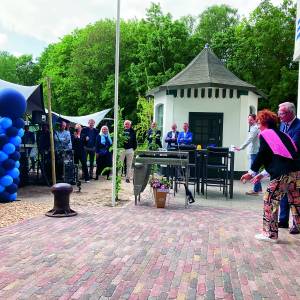 Opening horecaboot Heins Haven op bedrijventerrein Bornsestraat