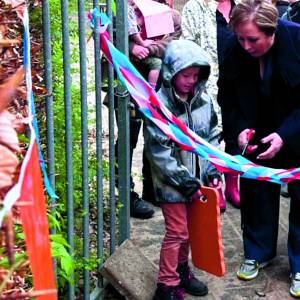 Feestelijke opening nieuw buitenleslokaal van Almelose Montessorischool