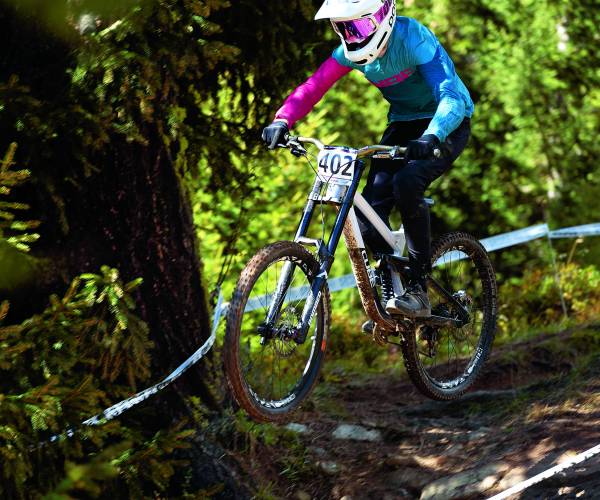 Mart Roubos uit Almelo winnaar van iXS Downhill Cup 2024