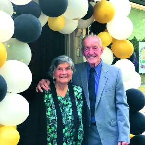 Frits en Yvonne van Veldhuisen stralen na 65 jaar huwelijk