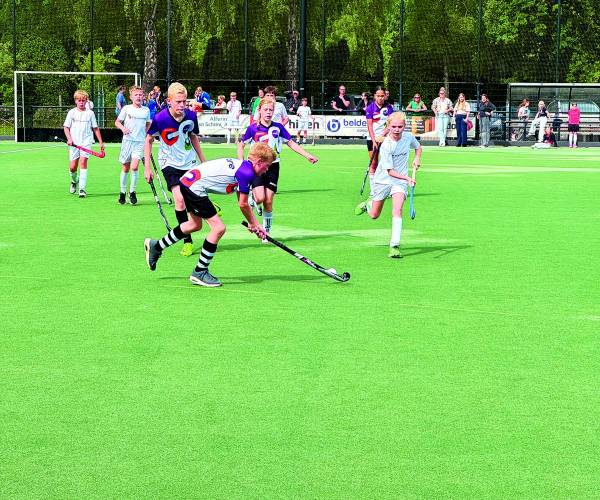 Scholenhockeytoernooi 2025 van Sportbedrijf Almelo en MHC Almelo groot succes!