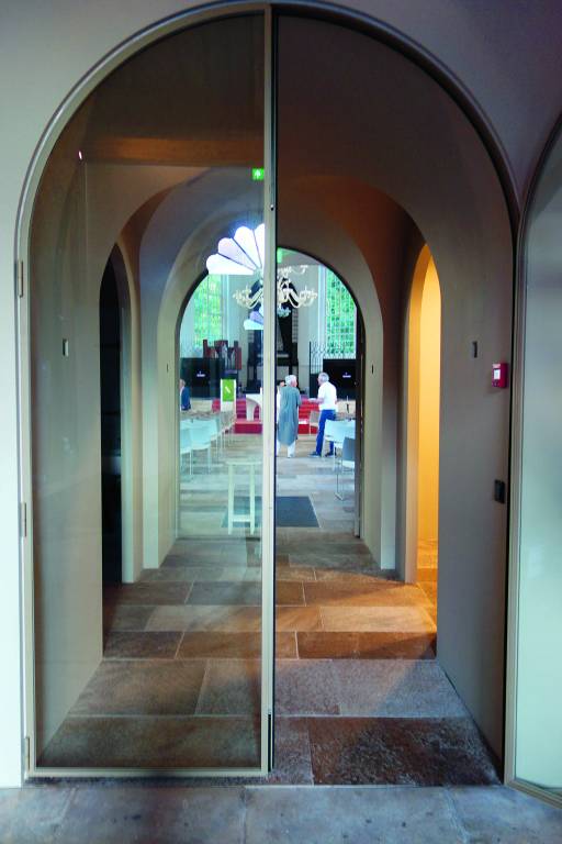 De entree in de toren biedt een prachtig zicht op het interieur.